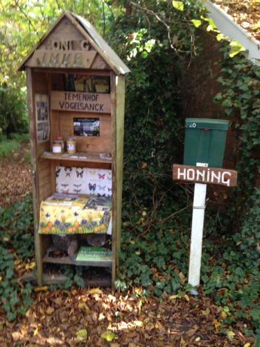 Ook bijen en vlinders en vogels houden van mensen.